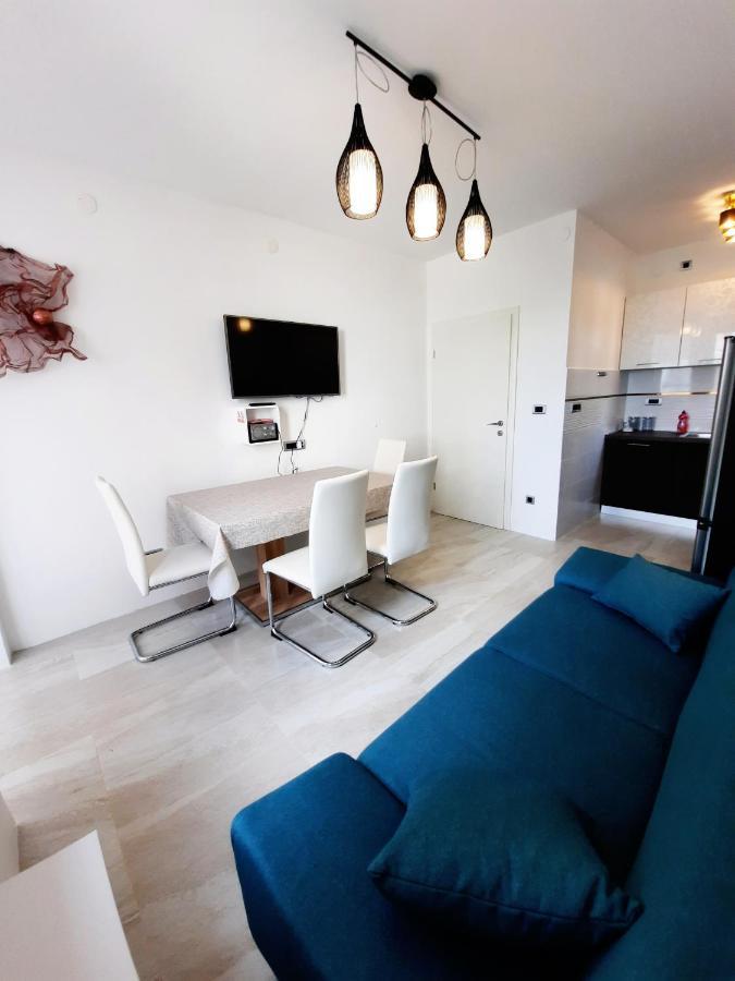 Split Symphony Veranda: Modern, New Apartment Esterno foto