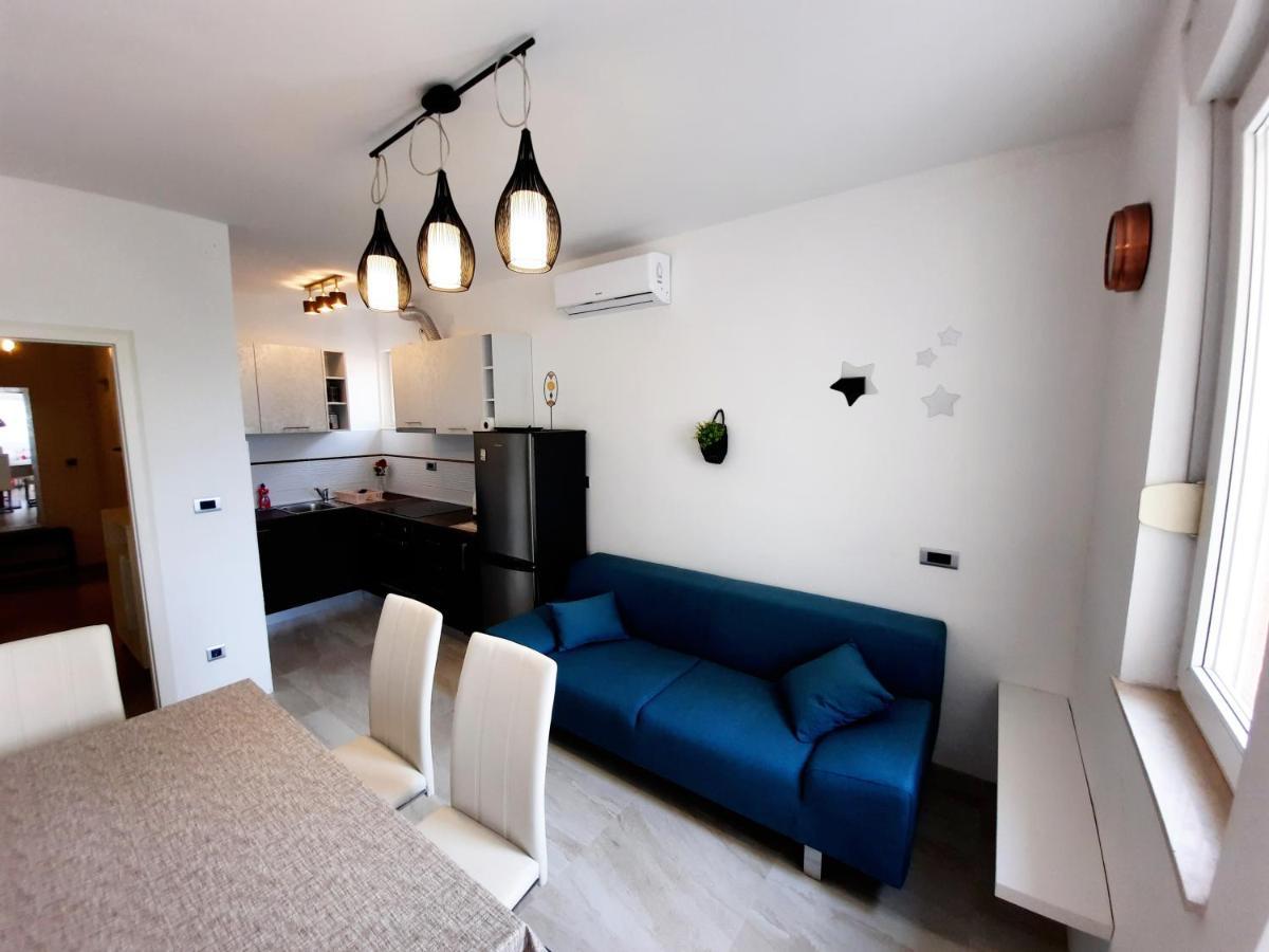 Split Symphony Veranda: Modern, New Apartment Esterno foto