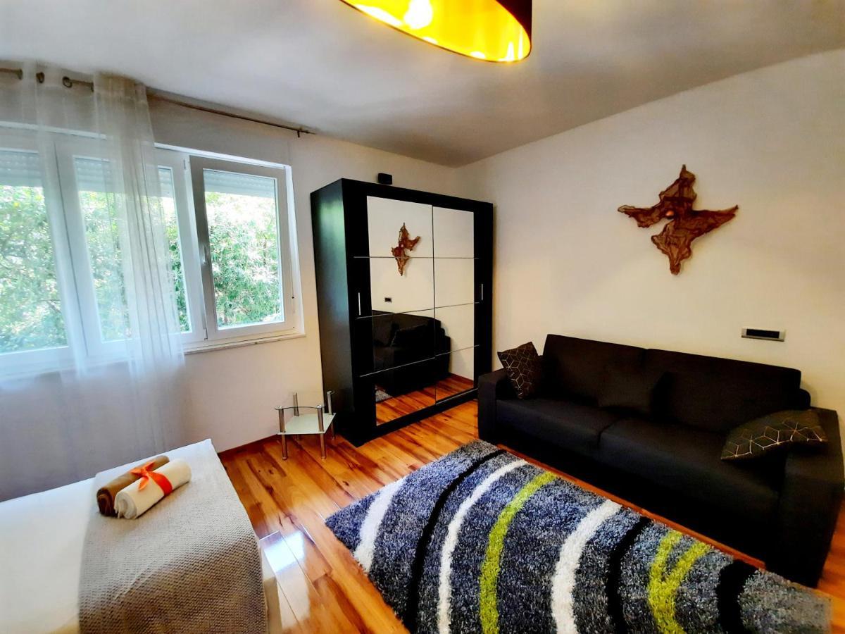 Split Symphony Veranda: Modern, New Apartment Esterno foto