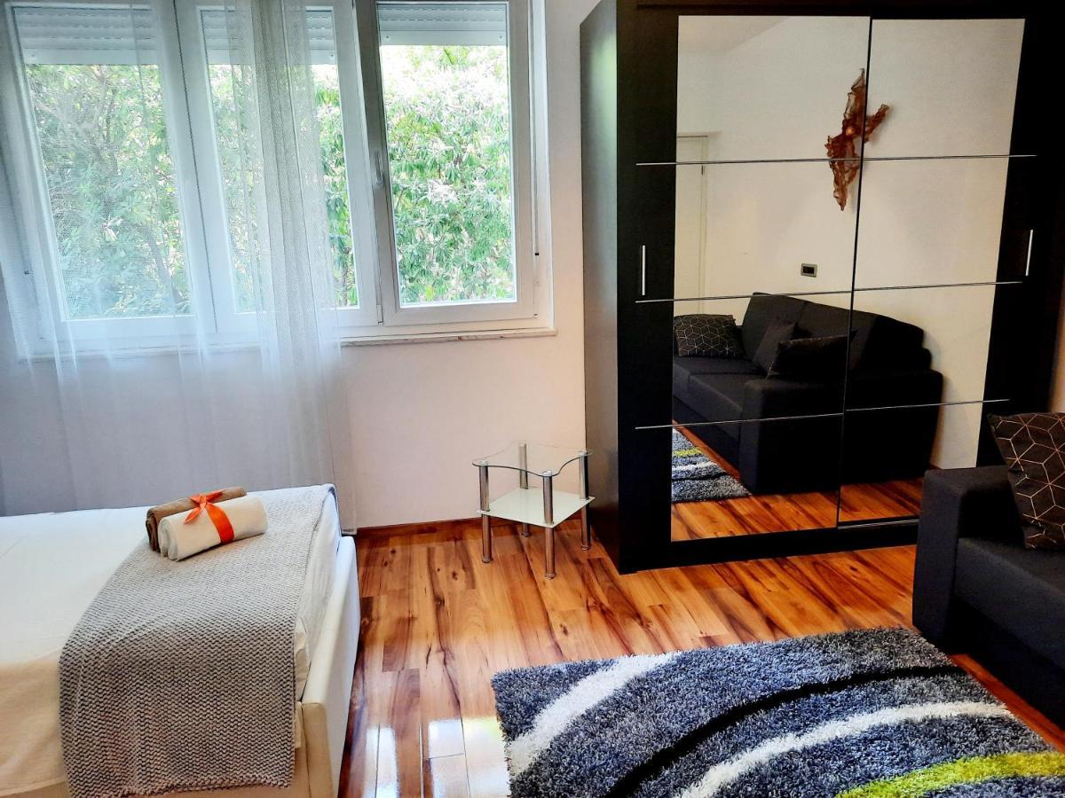 Split Symphony Veranda: Modern, New Apartment Esterno foto