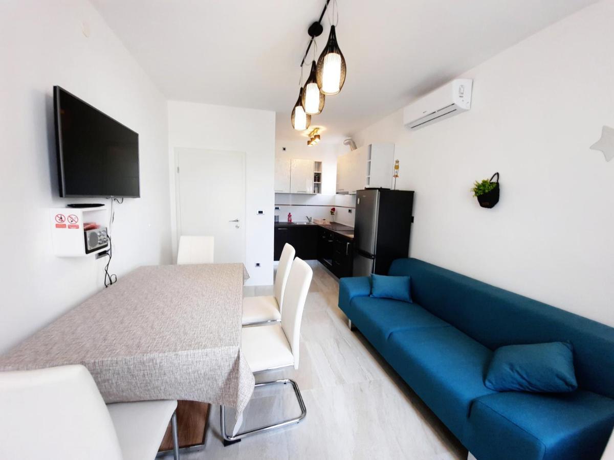 Split Symphony Veranda: Modern, New Apartment Esterno foto
