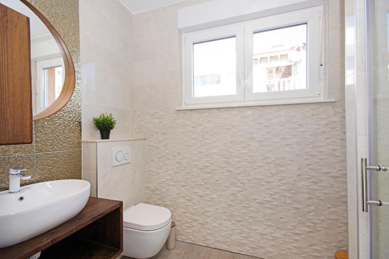 Split Symphony Veranda: Modern, New Apartment Esterno foto