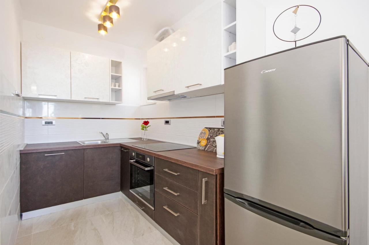 Split Symphony Veranda: Modern, New Apartment Esterno foto