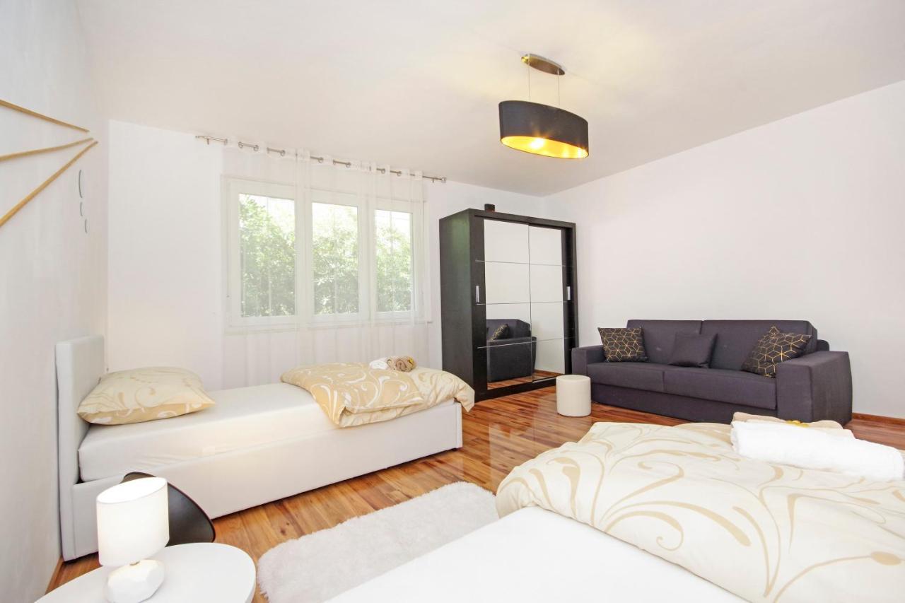 Split Symphony Veranda: Modern, New Apartment Esterno foto